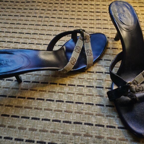 Authentic gucci monogram strappy thong heel - Picture 5 of 8